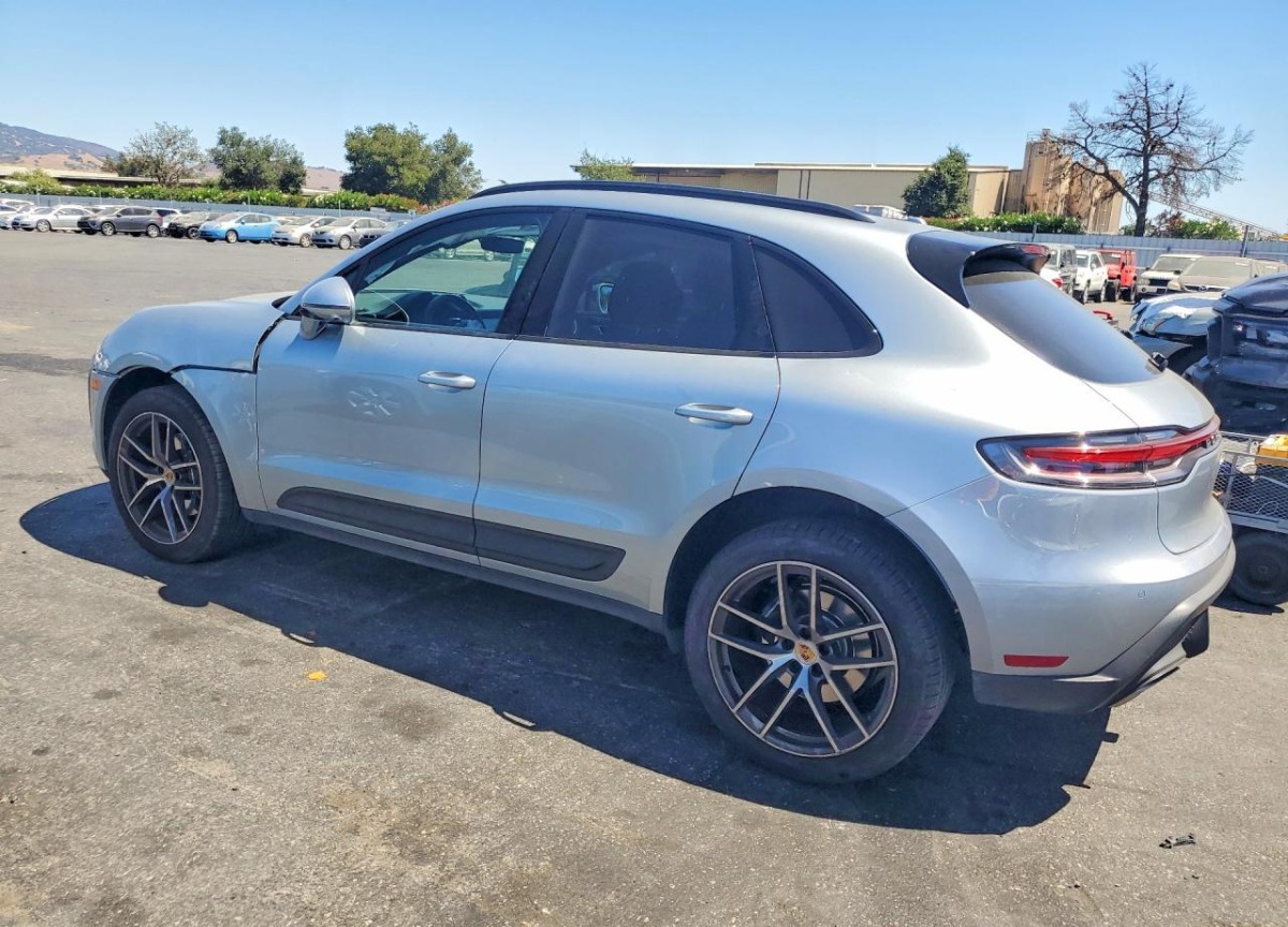 2022 Porsche Macan auction photo 2