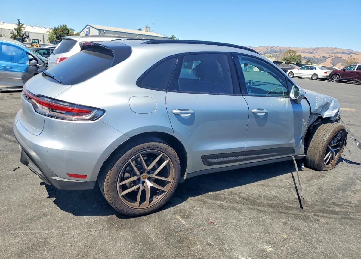2022 Porsche Macan auction photo 3