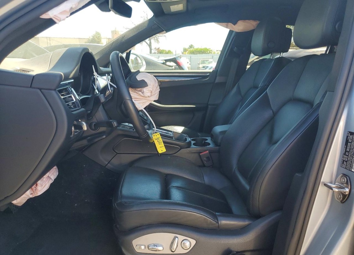 2022 Porsche Macan auction photo 7