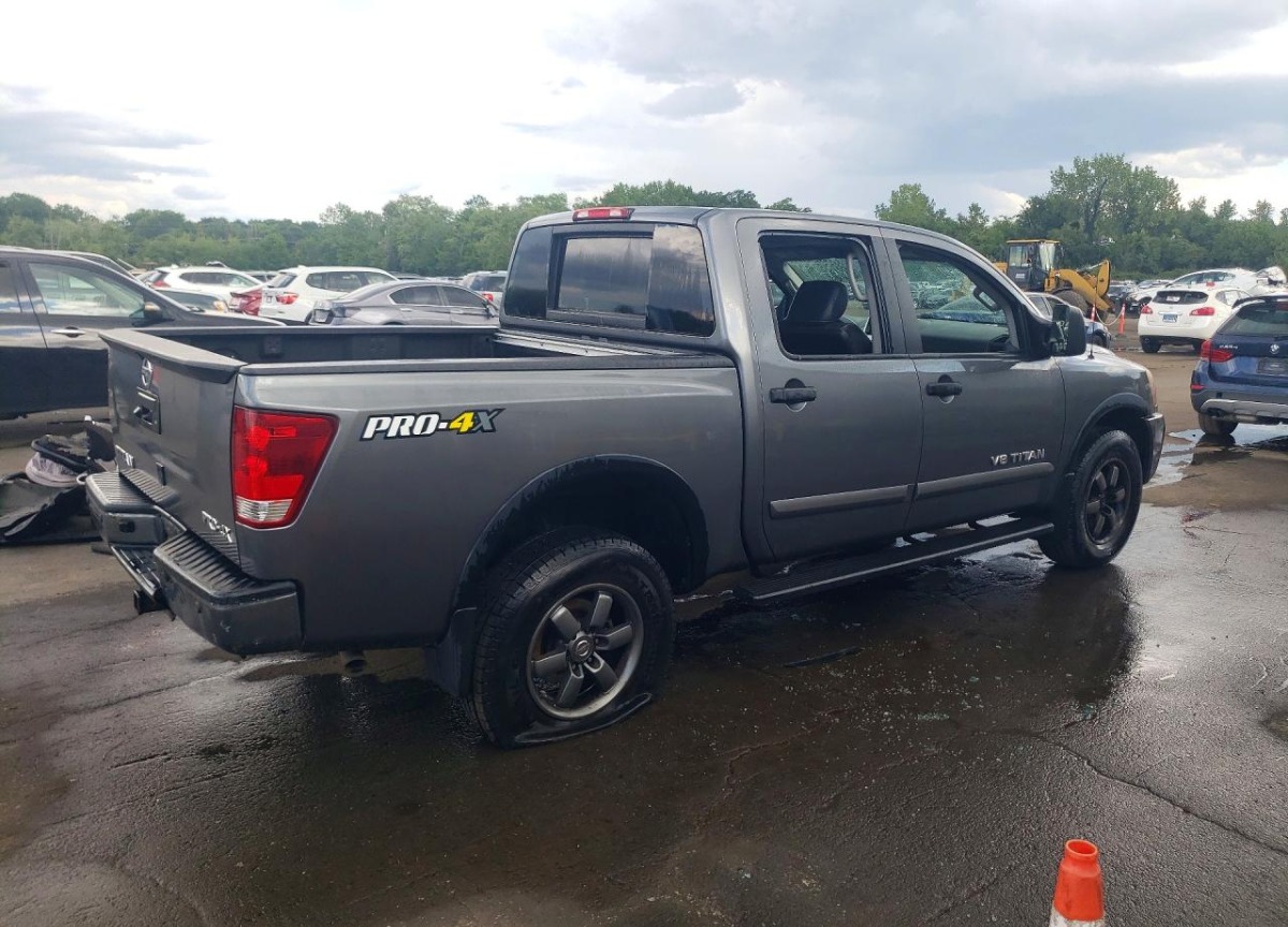 2015 Nissan Titan auction photo 3
