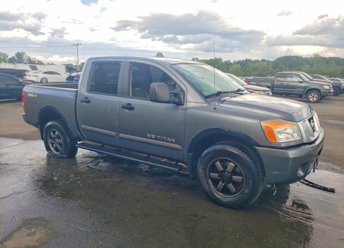 2015 Nissan Titan auction photo 4