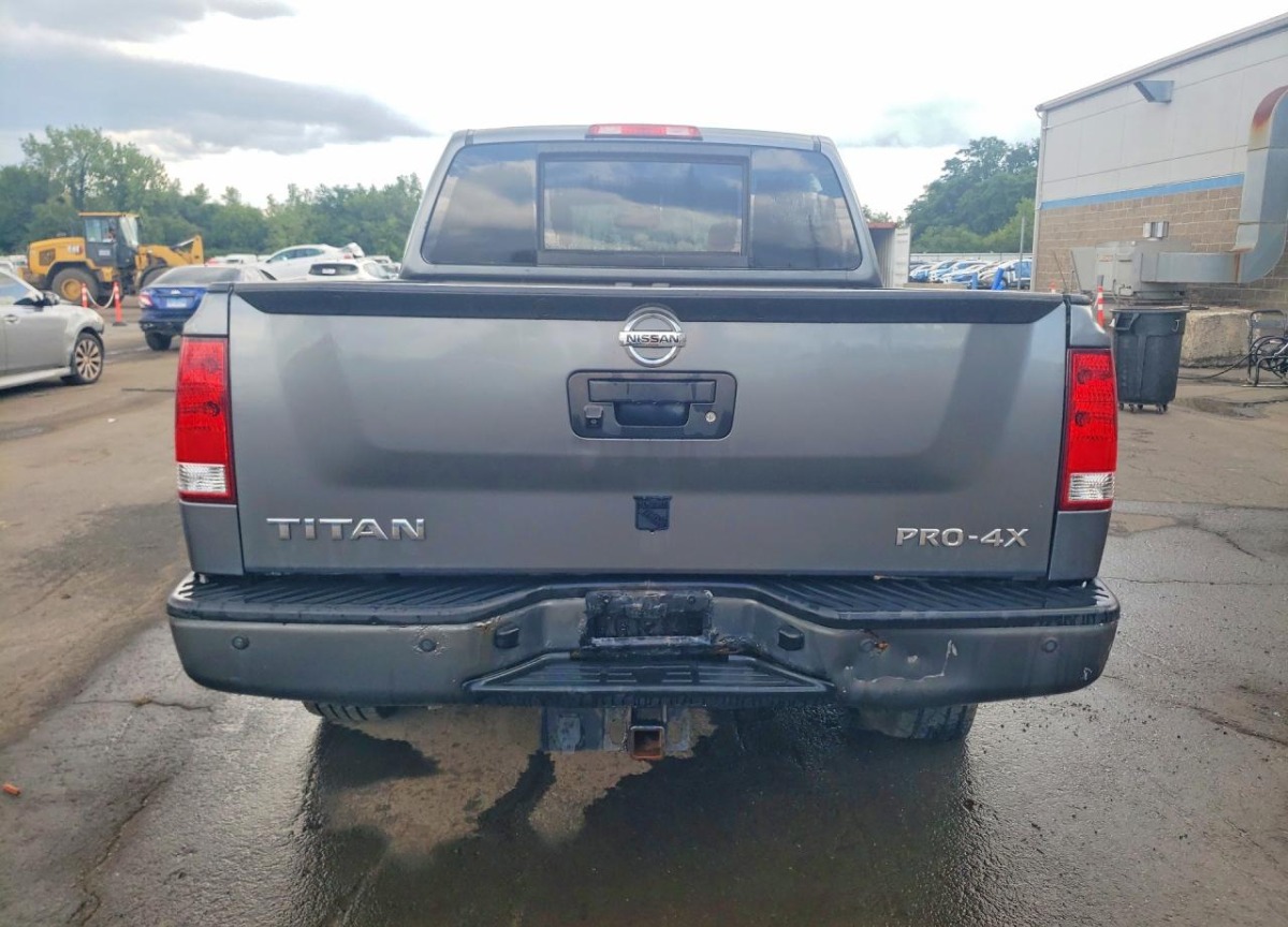 2015 Nissan Titan auction photo 6