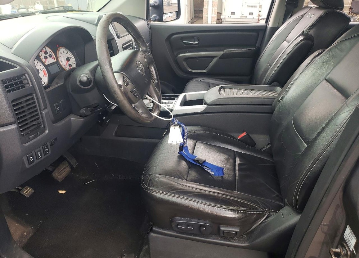2015 Nissan Titan auction photo 7