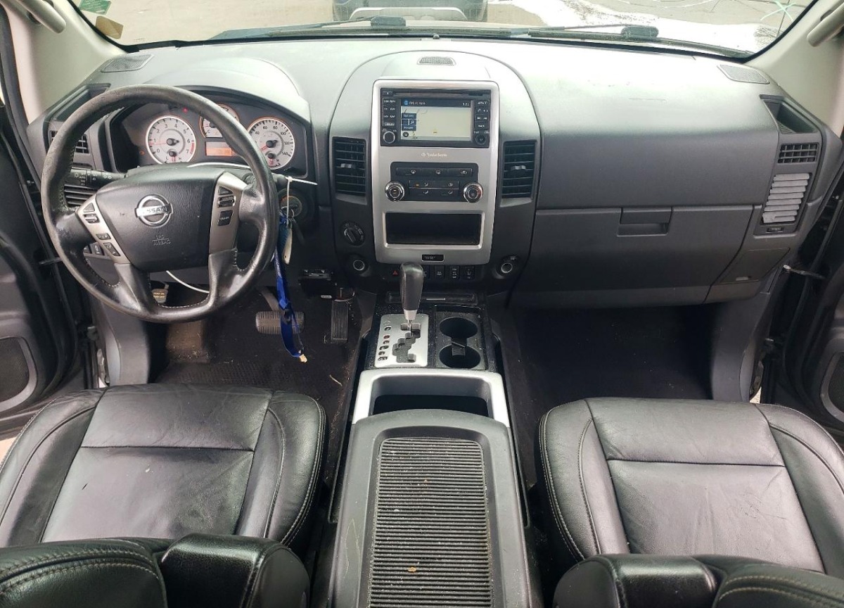 2015 Nissan Titan auction photo 8
